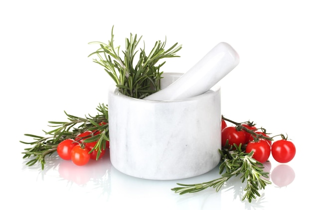 varenie v kuchyni, miska s bylinkami